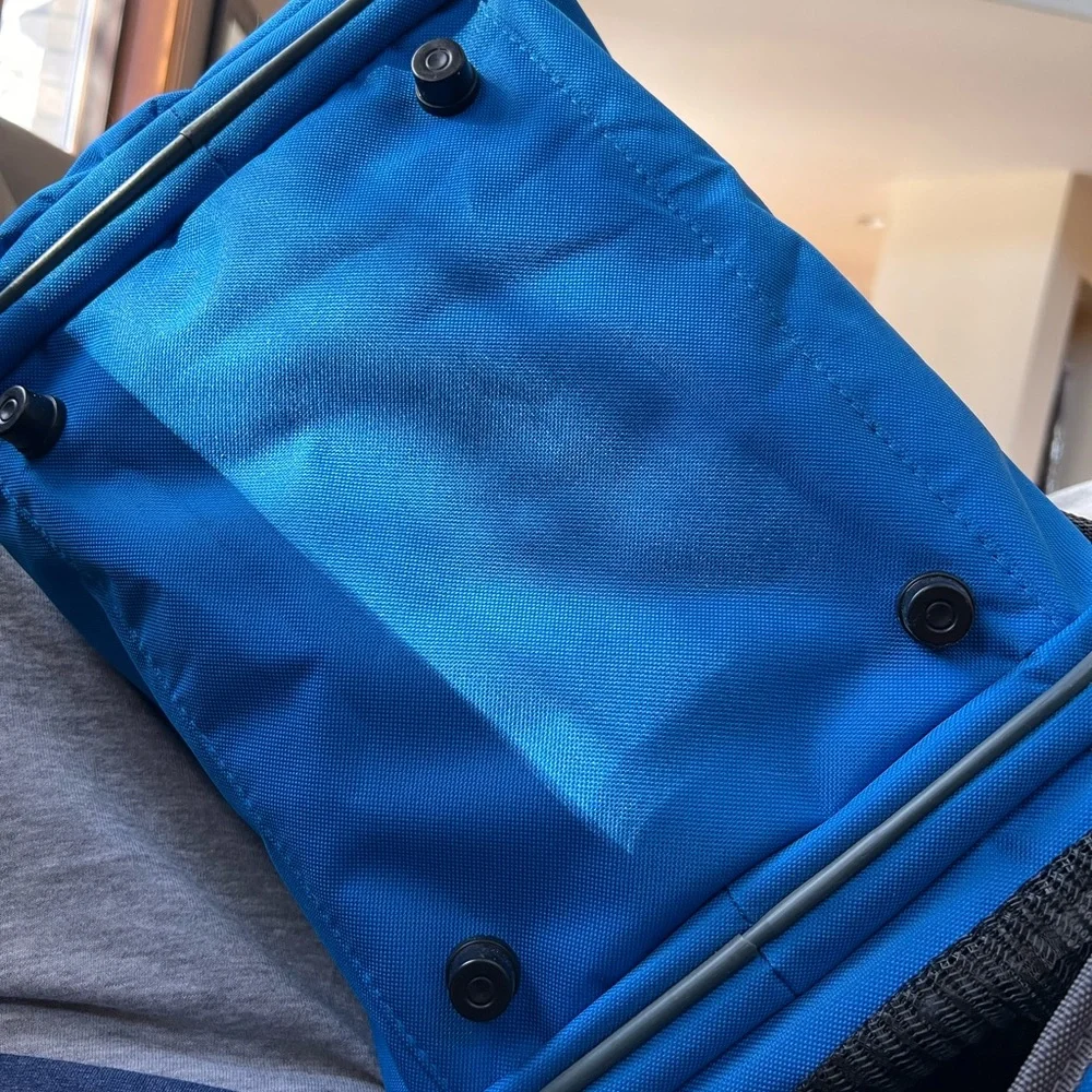 Pet Carrier Duffel For small pet.